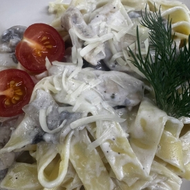 Паста с курицей и грибами